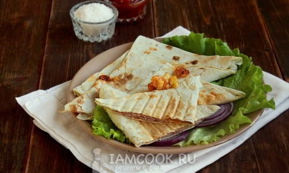 Рецепт треугольников иза лавашей с ветчиного и сырома