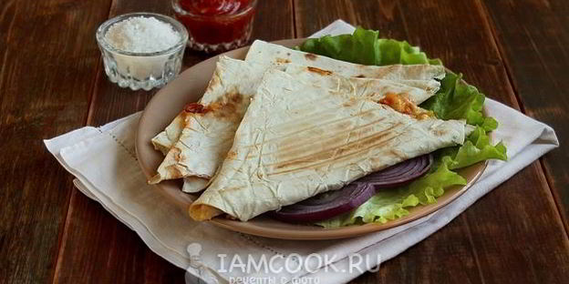 треугольники из лаваша с ветчиной и сыром