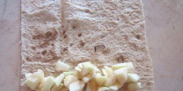 яблоки в лаваше