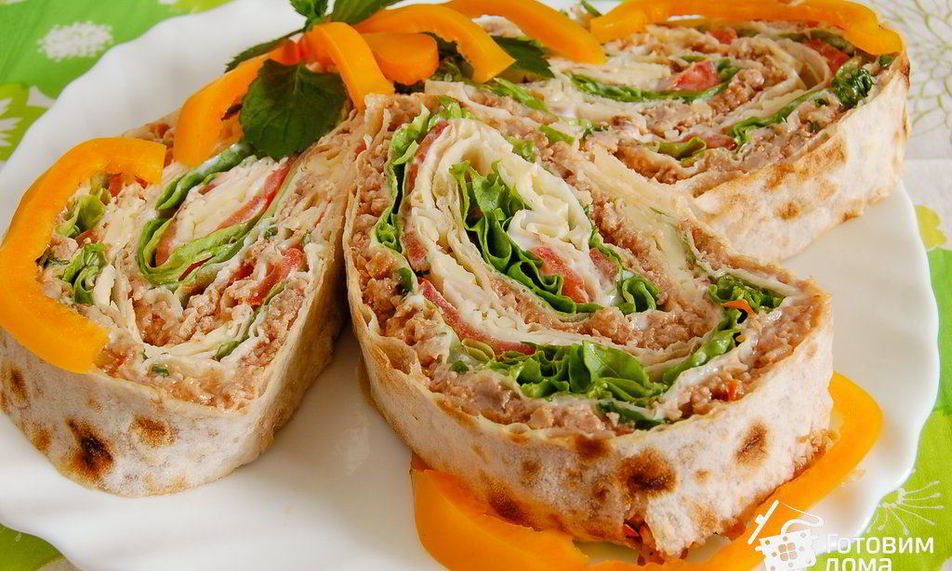 Рецепт закуски из лаваша с фаршем и помидорами
