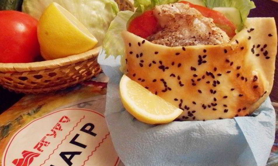 Рецепт балыка экмек — лепешки с рыбой и овощами