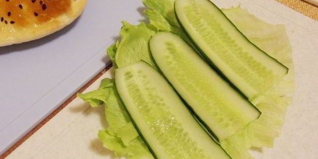 балык экмек — лепешка с рыбой и овощами