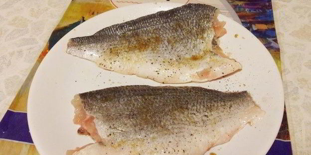 балык экмек — лепешка с рыбой и овощами