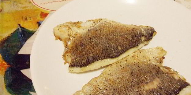 балык экмек — лепешка с рыбой и овощами