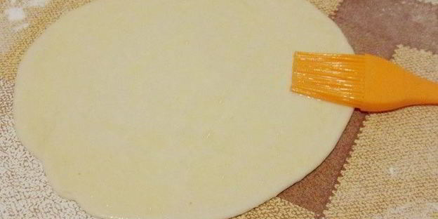 балык экмек — лепешка с рыбой и овощами