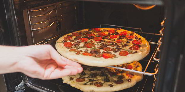 фокачча с черри и маслинами