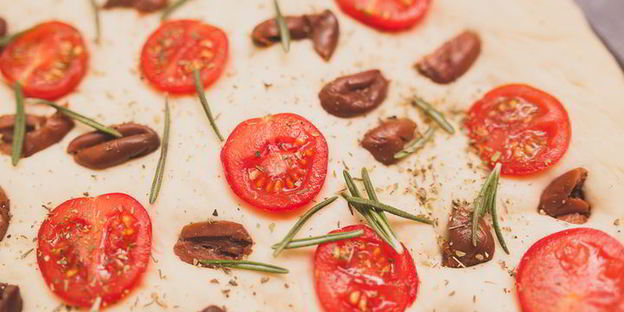 фокачча с черри и маслинами