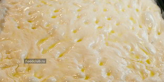 фокачча с чесноком и розмарином