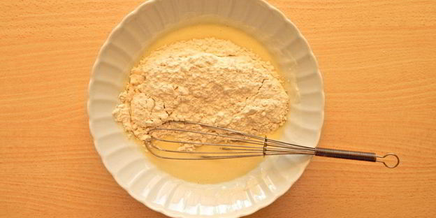 фокачча с грушей, шоколадом и орехами