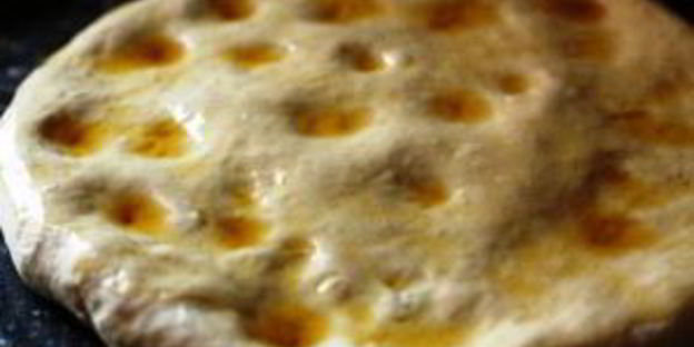 фокачча с сыром и базиликом