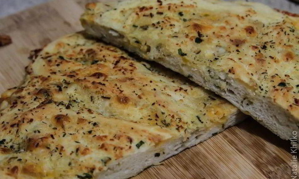 Рецепт фокаччи с сыром и ветчиной из индейки
