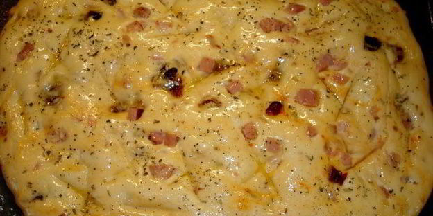 фокачча с ветчиной и вялеными помидорами италия