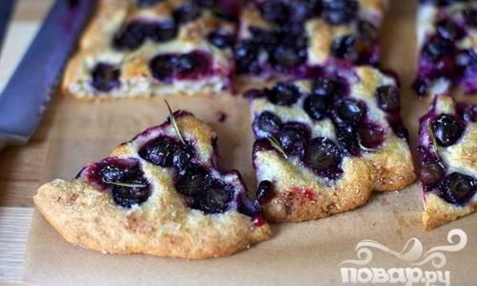 Рецепт фокаччи с виноградом и розмарином