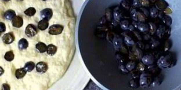 фокачча с виноградом и розмарином