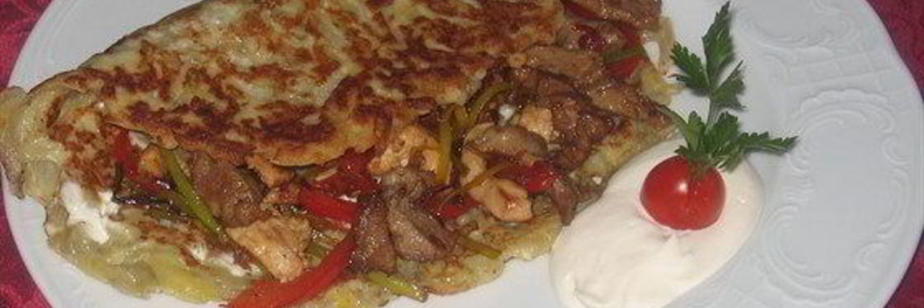 Картофельная лепешка с мясом и овощами