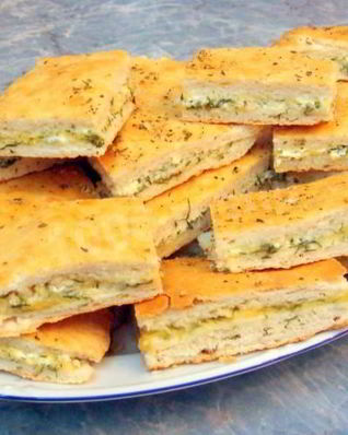 Классическая итальянская фокачча с твердым сыром и творогом