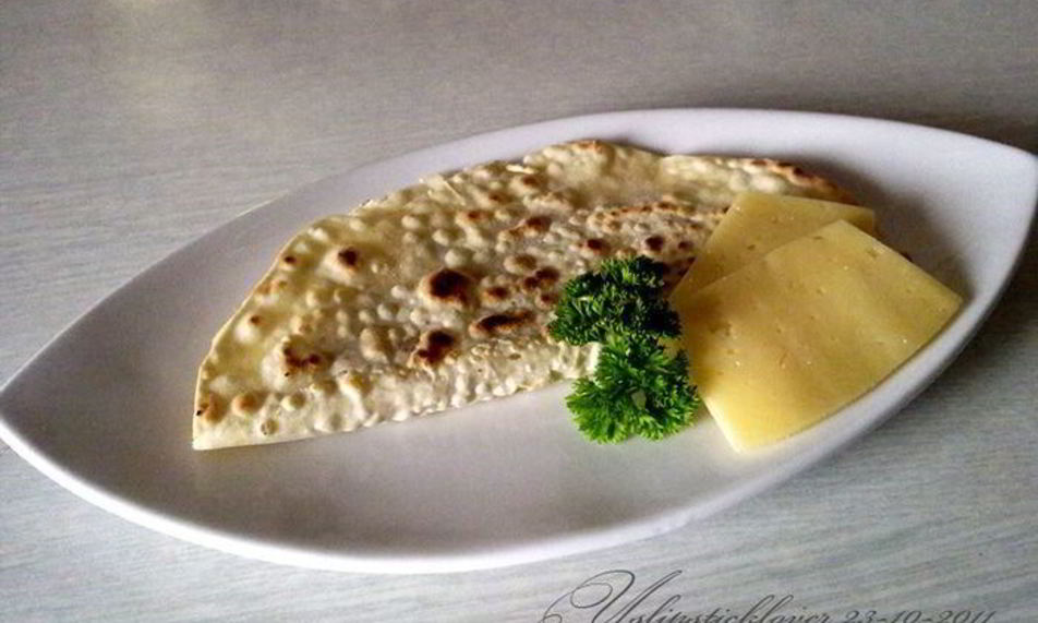 Рецепт лепешки с сыром, орехами и зеленью
