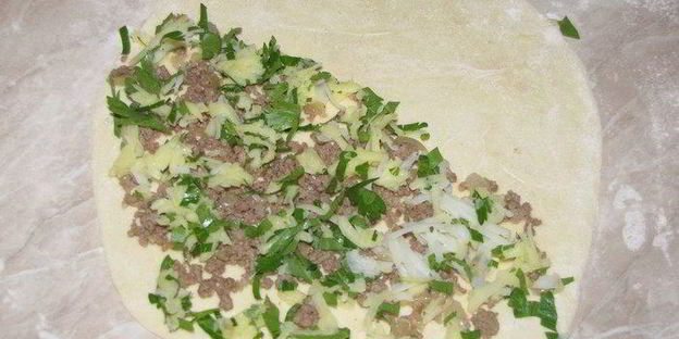 лепешки гезлеме с мясом и картошкой