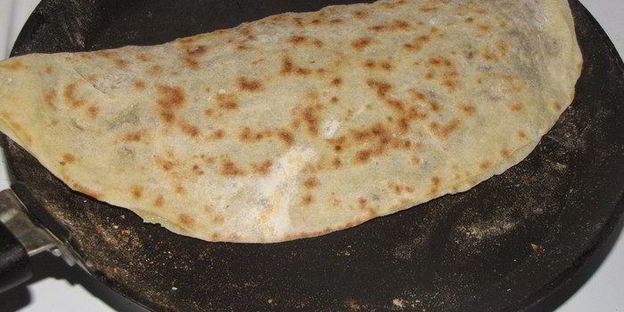 лепешки гезлеме с мясом и картошкой