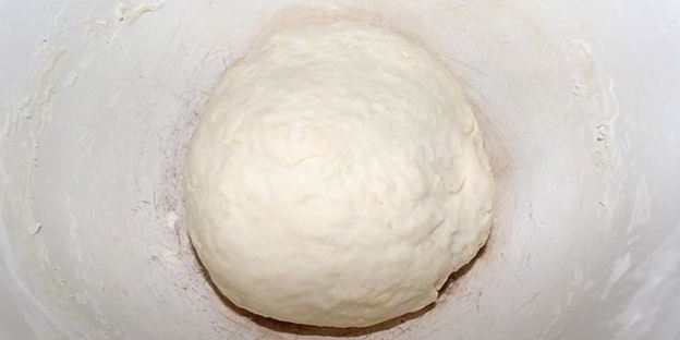 лепешки из слоеного теста катлама