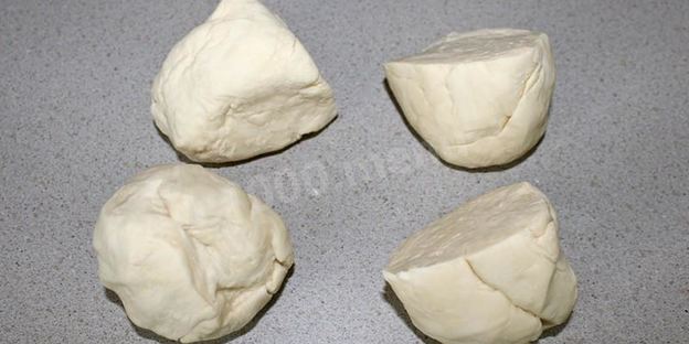 лепешки из слоеного теста катлама