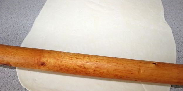 лепешки из слоеного теста катлама