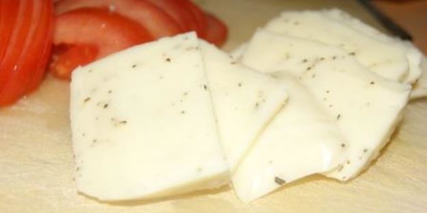 лепешки из творожного теста с помидором и моцареллой