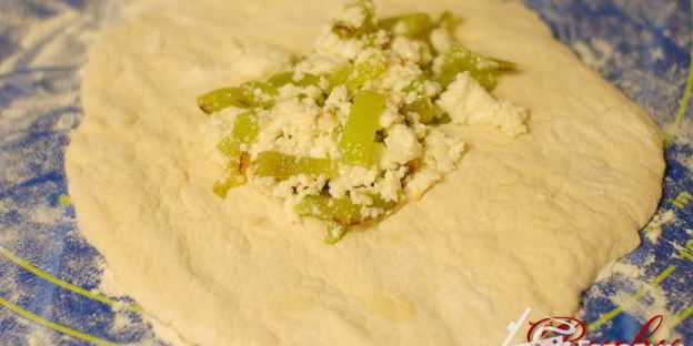 лепешки с брынзой и перцем