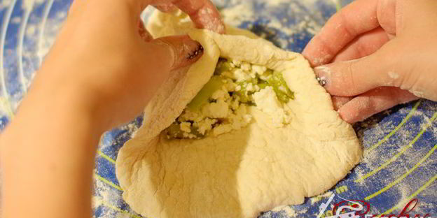 лепешки с брынзой и перцем