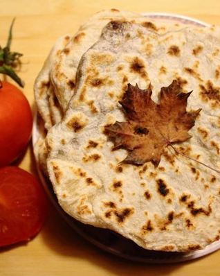 Лепешки с луковой начинкой