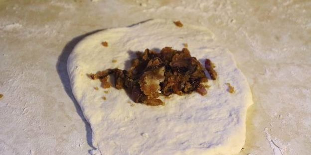 лепешки с луковой начинкой