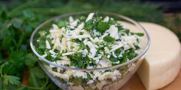 лепешки с сыром, чесноком и зеленью