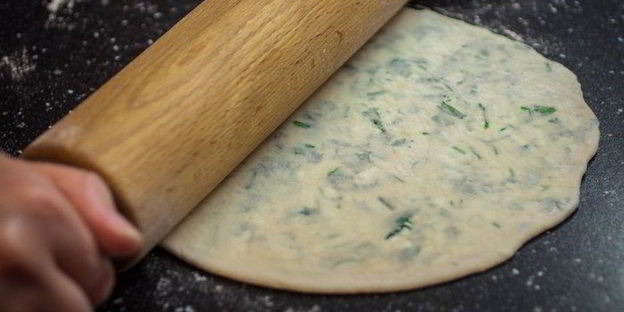 лепешки с сыром, чесноком и зеленью