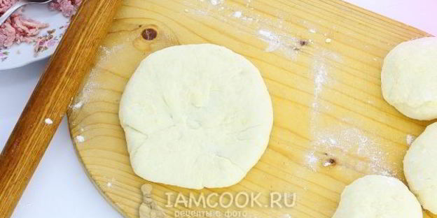 лепешки с сыром и ветчиной на сковороде