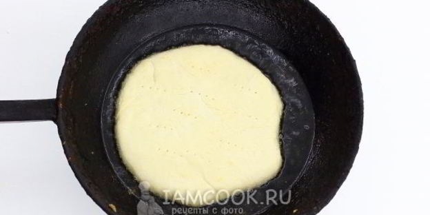 лепешки с сыром и ветчиной на сковороде