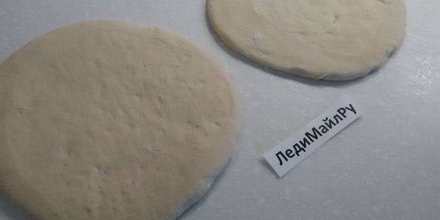 лепешки с яичницей и рукколой