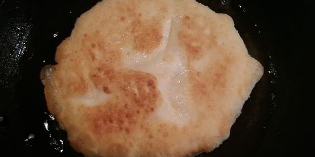 лепешки с яичницей и рукколой