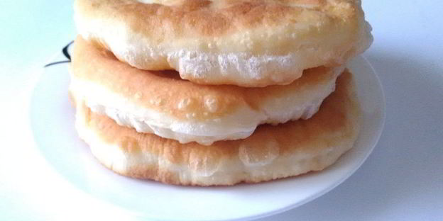 лепешки с яичницей и рукколой