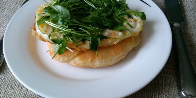 лепешки с яичницей и рукколой