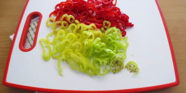 пиде — турецкая лепешка в форме лодочки с начинкой из фарша