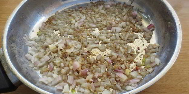 пиде — турецкая лепешка в форме лодочки с начинкой из фарша