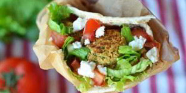 пита с котлетами из бараньего гороха