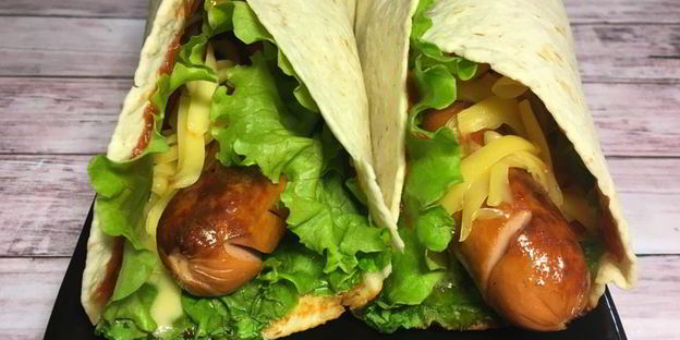 сосиски в лепешках