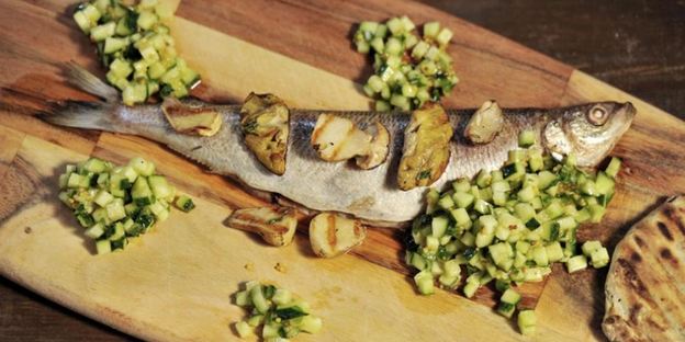 запеченный сиг с грибной лепешкой