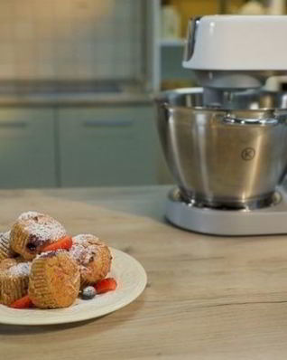 Маффины из гречневой муки с голубикой и малиной