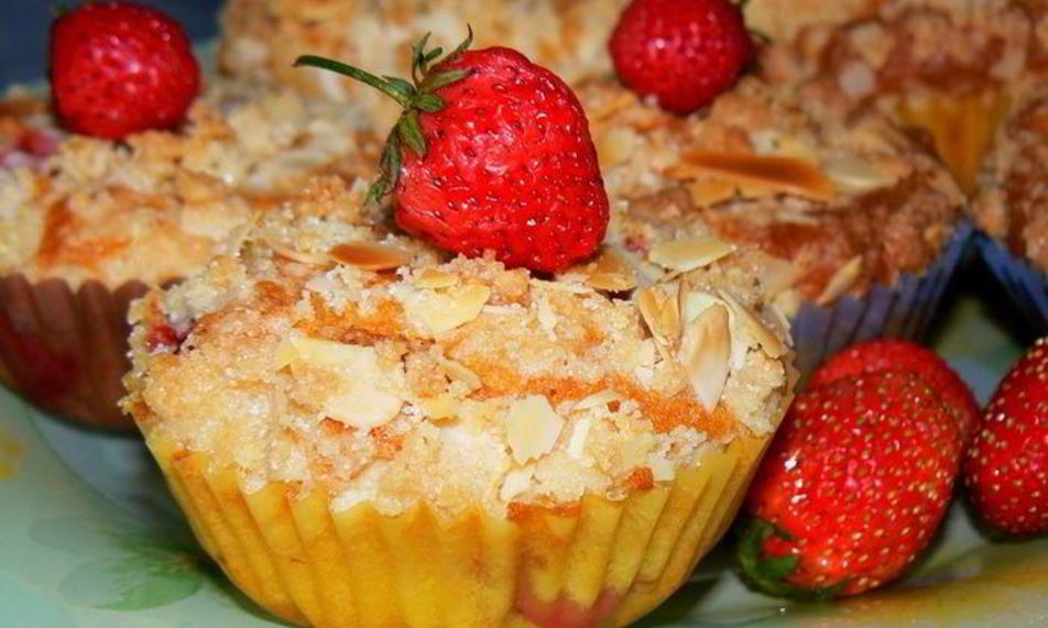 Рецепт маффинов с клубникой и штройзелем