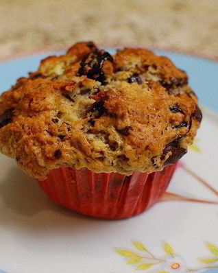 Маффины с шоколадом и вяленой вишней