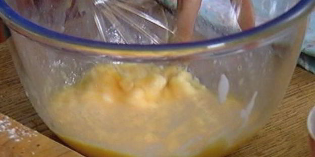 маффины с шоколадом и вяленой вишней