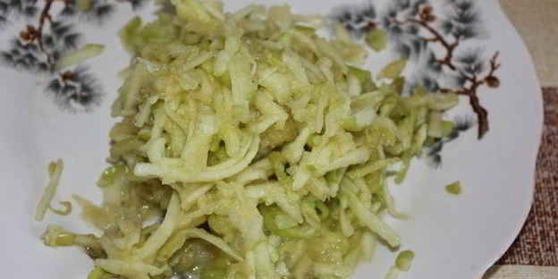 маффины с яблоком и изюмом с медово-ореховой глазурью