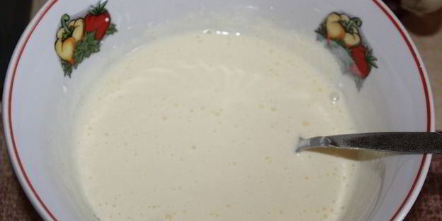 маффины с яблоком и изюмом с медово-ореховой глазурью